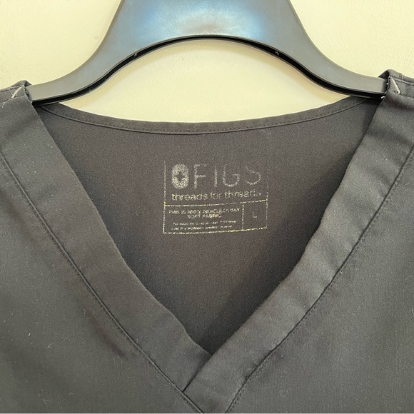 FIGS Men's Two-Pocket Scrub Top in Black with Yellow Details #PM2600, L - Picture 5 of 8